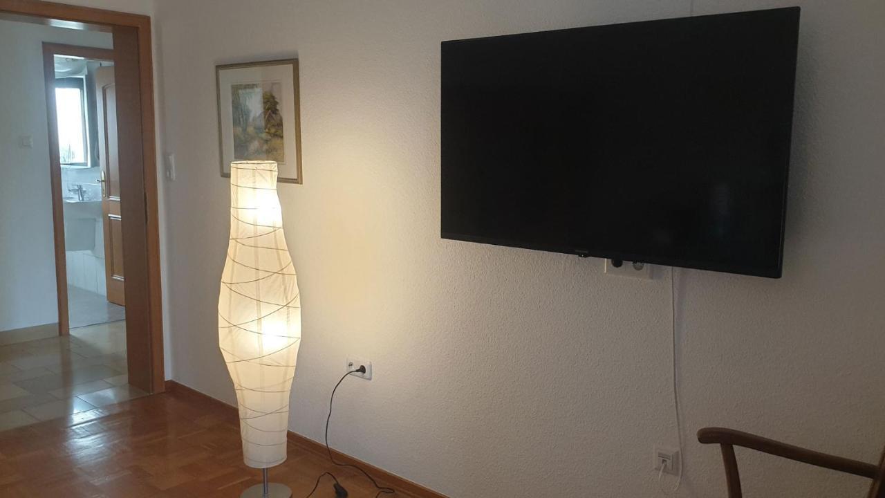 Ferienwohnung Mit Terrasse, Kostenloses Wlan, Parkplatz Bad Oeynhausen Exterior foto